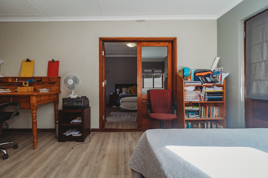 4 Bedroom Property for Sale in Heatherlands Western Cape